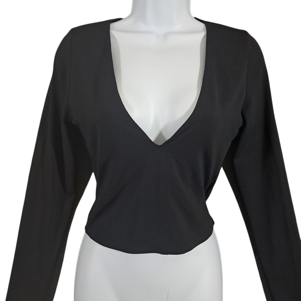 Aritzia Wilfred Black Cropped Top Contour Plunging V Neck Minimal Indie Chic M